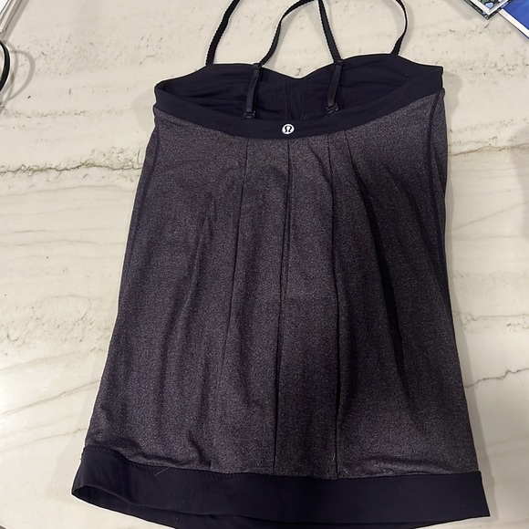 Lululemon Pure Focus tank top, size 4. - Picture 4 of 9